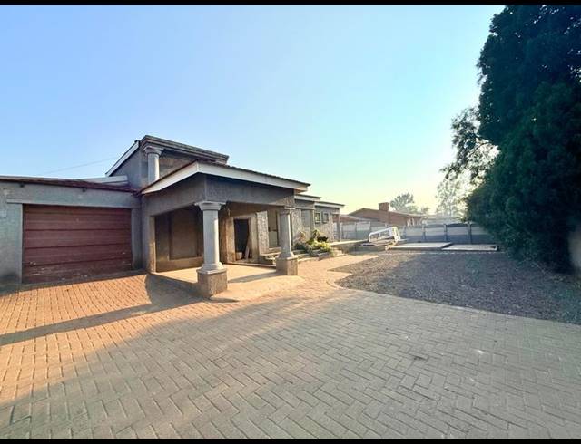 4 BEDROOM HOUSE FOR SALE IN VANDERBIJLPARK CW 4